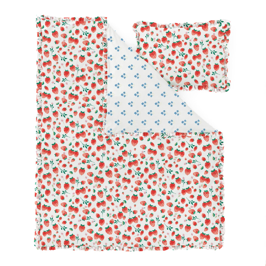 Strawberry Forget-me-not Frilly Duvet Cover Set Toddler Sample